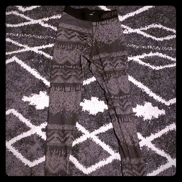 NIKE DRIFIT PRINT LEGGINGS - Picture 3 of 5